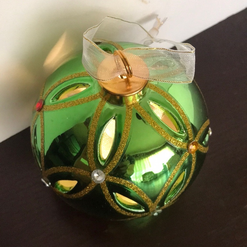 Color-changing holiday decor lighted bulb - Picture 2 of 10